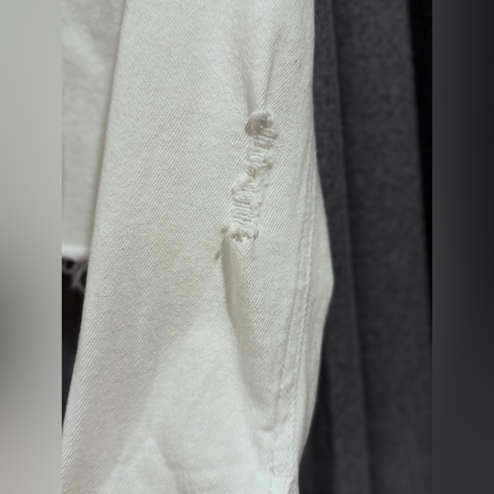 Hollister Women's Cream Cropped Denim Jacket - Picture 4 of 11